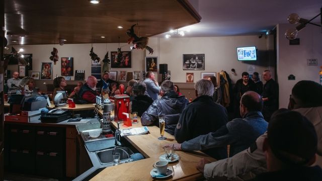 Rencontre à la Brasserie La Lorraine Image de Rencontre à la Brasserie La Lorraine