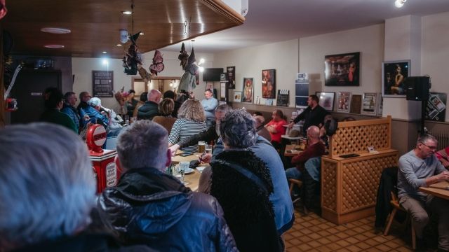 Rencontre à la Brasserie La Lorraine Image de Rencontre à la Brasserie La Lorraine