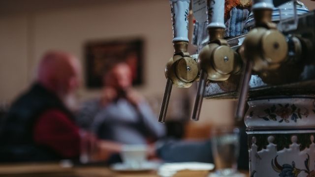 Rencontre à la Brasserie La Lorraine Image de Rencontre à la Brasserie La Lorraine