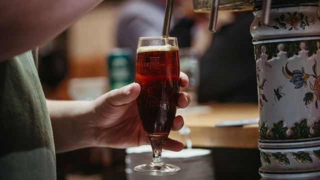 Rencontre à la Brasserie La Lorraine Image de Rencontre à la Brasserie La Lorraine